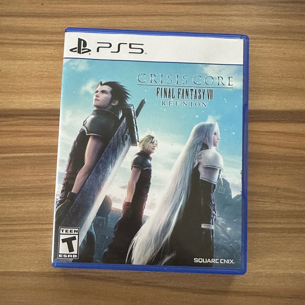 LIKE NEW CRISIS CORE FFVII REUNION PS5